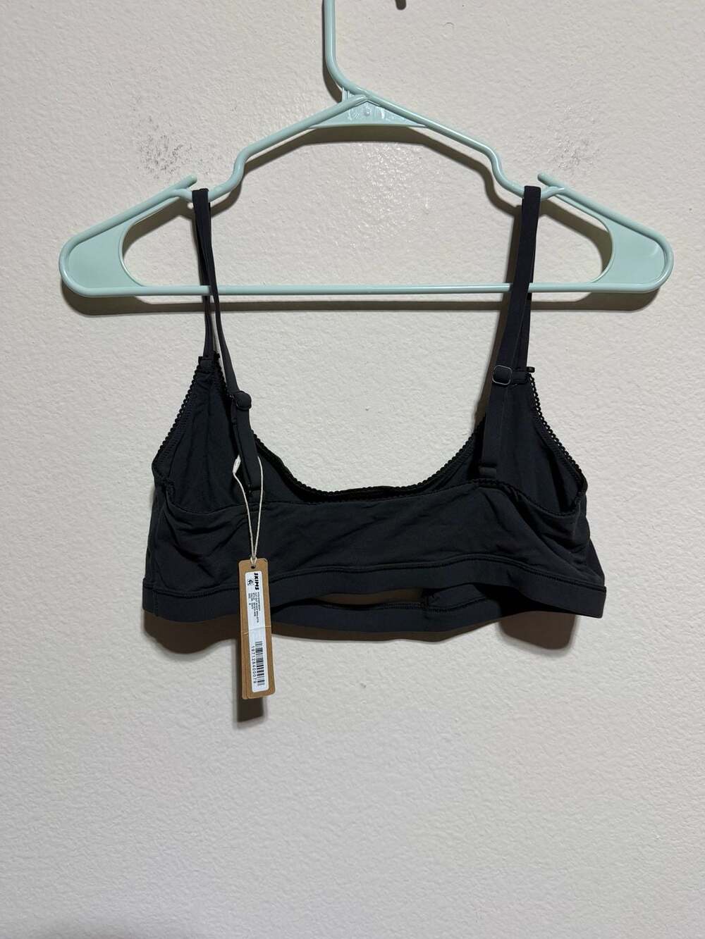 SKIMS Fits Everybody Cut Out Scoop Bralette in Onyx - Picture 3 of 3